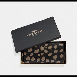 💫🌺⭐️Brand New Coach Zip Wallet💫⭐️🌺